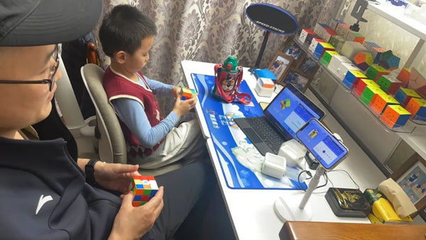 Xuanyi Geng is practicing cube with his father