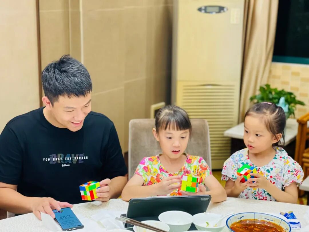 Deng Wanying practicing Rubik’s cube solving with teacher's