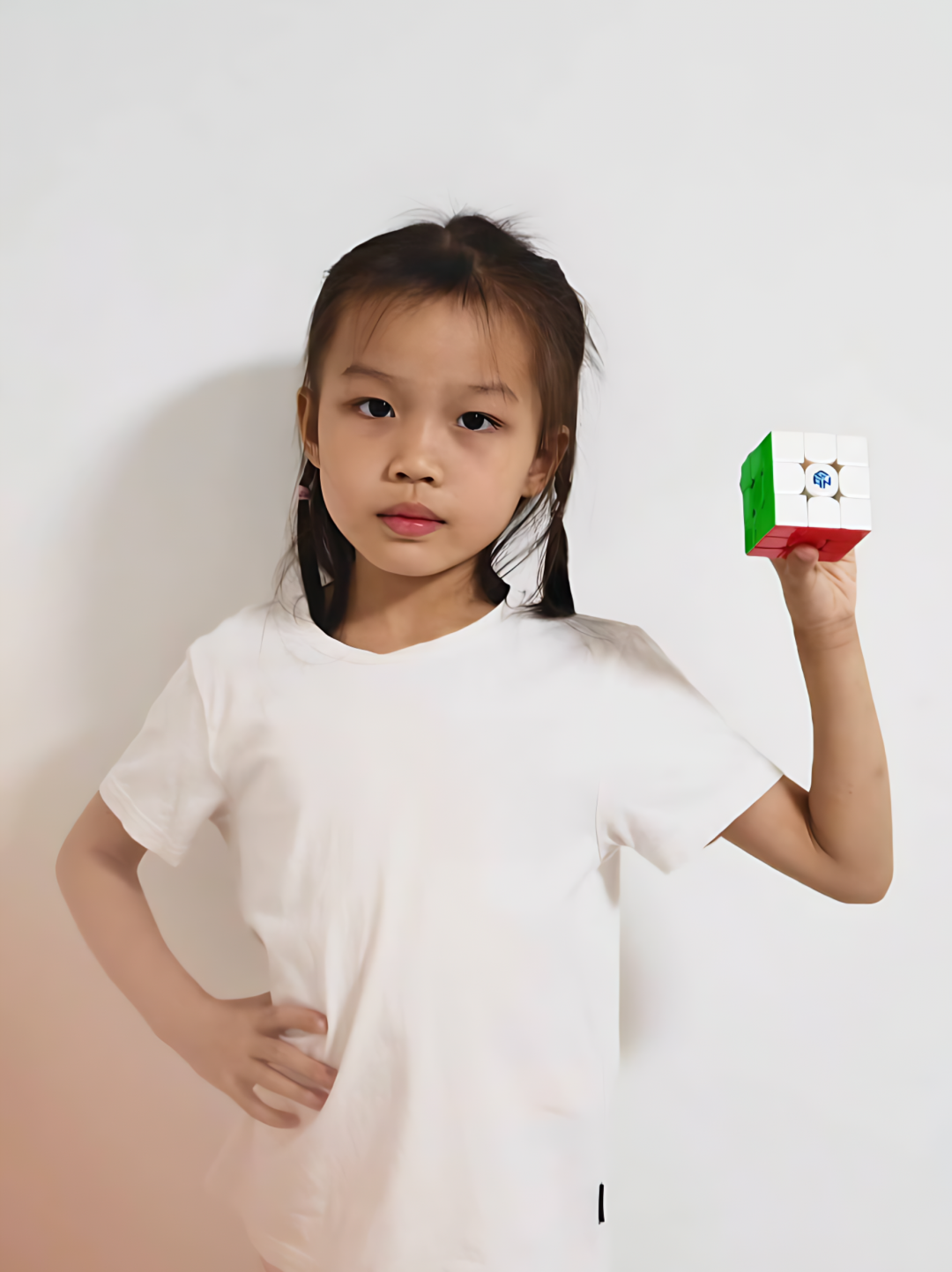 Portrait of Deng Wanying holding a GAN speed cube